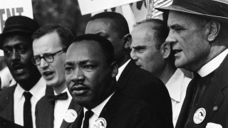 “Martin Luther King Jr. e Mathew Ahmann in mezzo alla folla