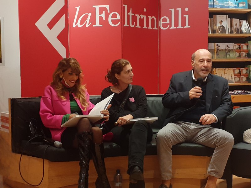 La presentazione del libro alla Feltrinelli di Bari 