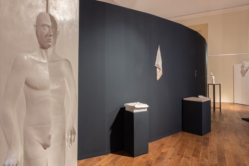 La sintesi eraclitea degli opposti nella poetica di Francesco Granito. La personale “Equilibrio-squilibrio” alla Domus Milella a Bari image 4