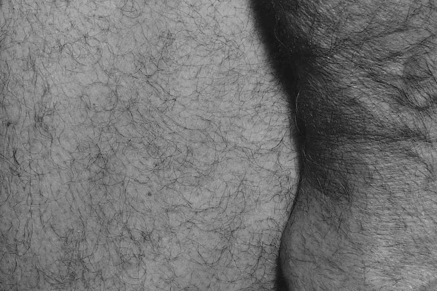 Coplans e Crespo, attraverso rispettivamente fotografie e sculture, compiono un percorso di indagine che ha un’attenzione particolare al rapporto tra corpo e rappresentazione. Il punto di partenza è una forma riconducibile al corpo, ma l’indagine porta in direzioni diverse, strutturando forme che alludono ad altro. Coplans e Crespo, attraverso rispettivamente fotografie e sculture, compiono un percorso di indagine che ha un’attenzione particolare al rapporto tra corpo e rappresentazione. Il punto di partenza è una forma riconducibile al corpo, ma l’indagine porta in direzioni diverse, strutturando forme che alludono ad altro.