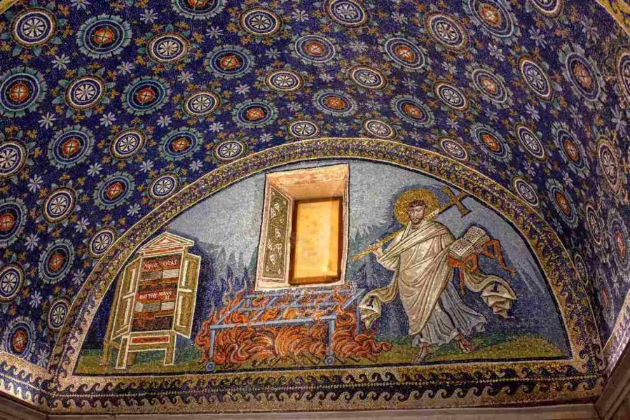 Alessandra Baldoni, Mausoleo di Galla Placidia (prima metà V sec DC), Ravenna, photo 2019 (Copia)