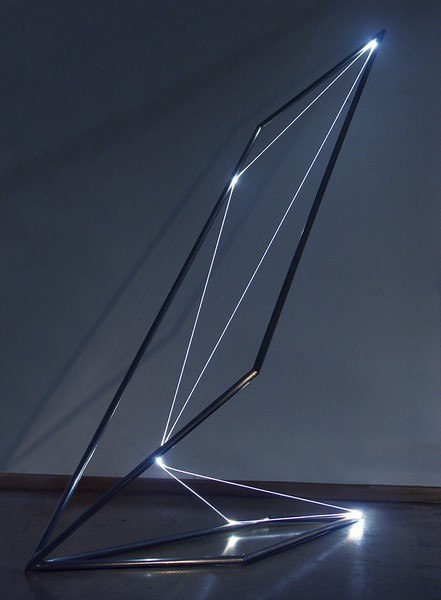 Carlo Bernardini, Catalizzatore di luce, 2005, scultura in acciaio inox e fibre ottiche, cm 250x150x90 