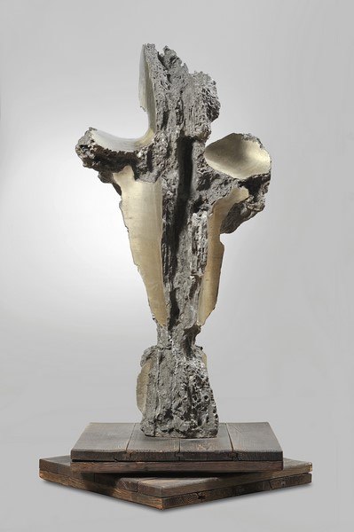 Francesco Somaini, Grande Martirio Piagato (II Versione), 1960, peltro con lucidi parziali e base originale in legno,  133x65x50 cm