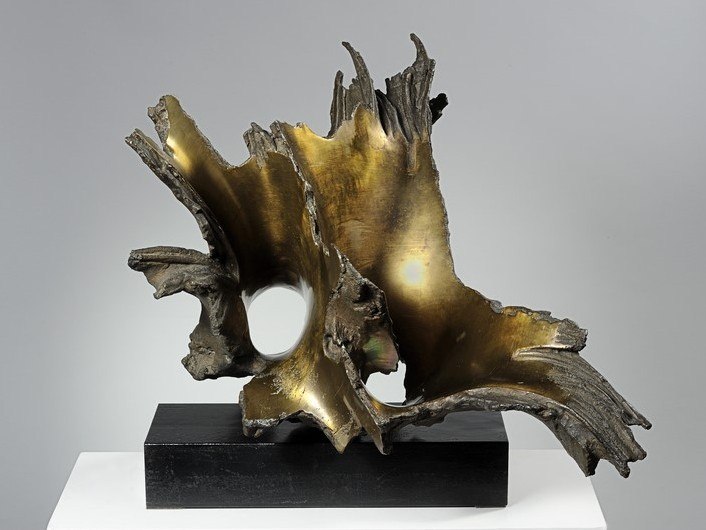Francesco Somaini, Primavera d’Altoforno, 1963, bronzo patinato con lucidi parziali su base originale in ferro a parallelepipedo, 45x56x53 cm