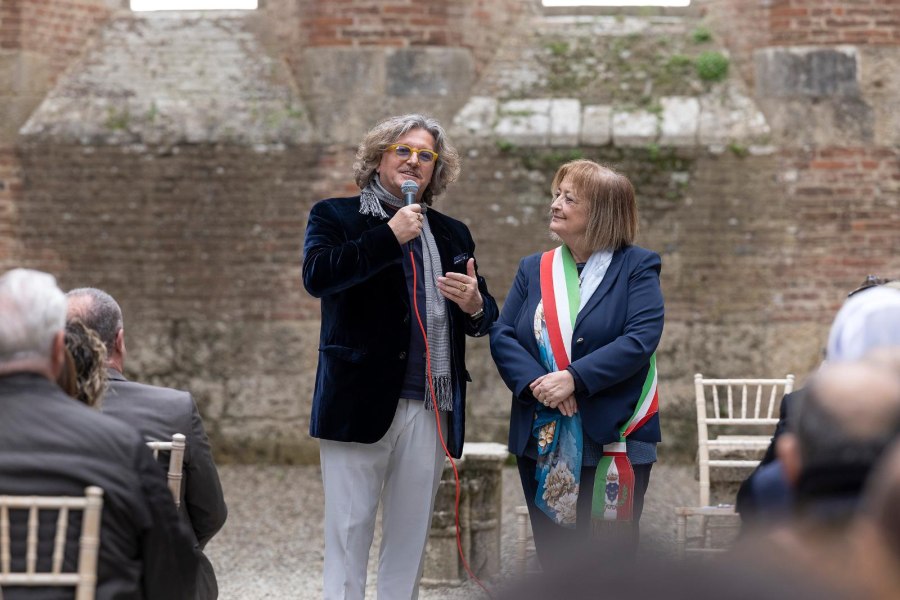 Helidon Xhixha e il Sindaco di Chiusdino Luciana Bartaletti