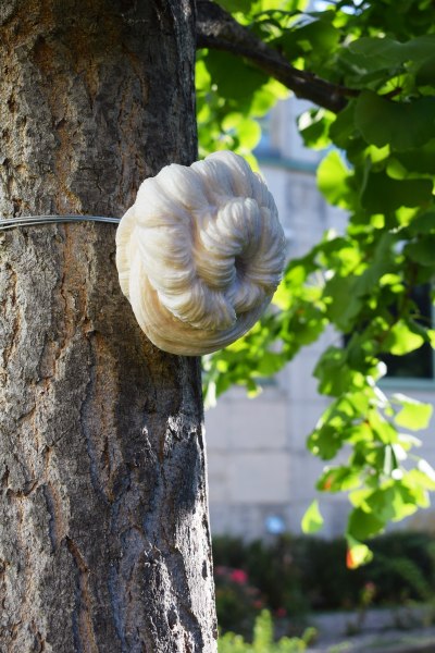Marika Ricchi, Gli occhi di Venere, 2021-22, marmo bardiglio, Parco del Multiplo