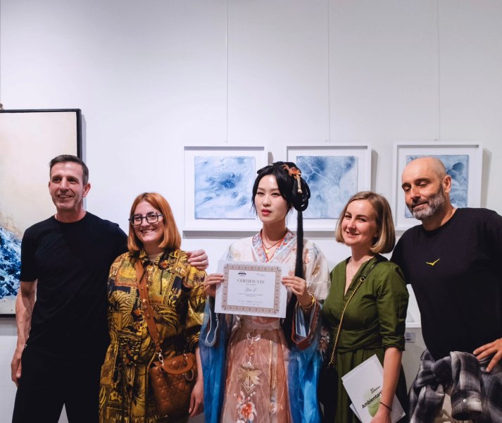 Yan Li con Eva Amos ed Elisabetta Roncati