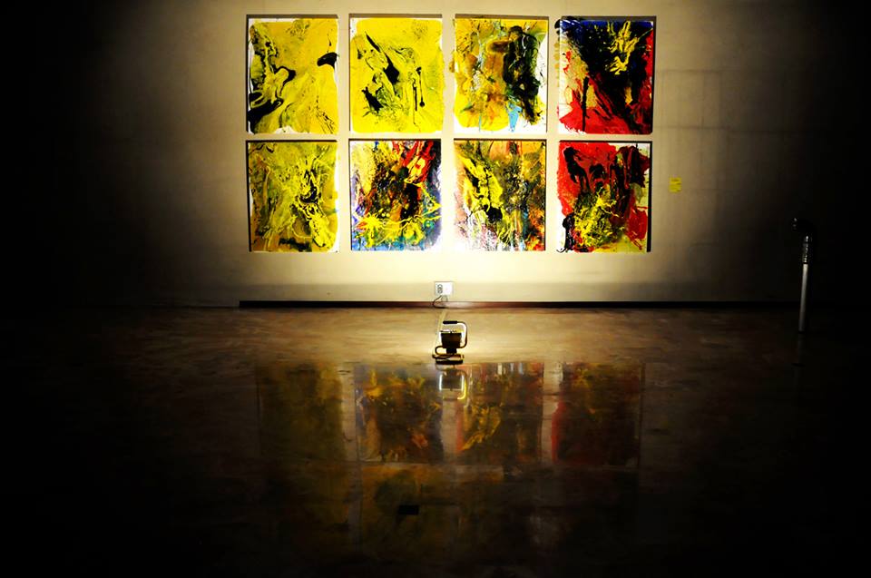 Paesaggio immaginario, processo (di)gestione, canto digitale. Installazione smalti su tela, arduino e fotocellula 300 x 600 cm 2013
